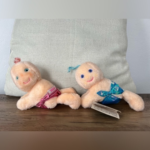 VTG 1984 HALLMARK HUGGA BUNCH BABY TUGGINS & HUG-A-BYE CLIP ON PLUSH DOLLS - Picture 1 of 14